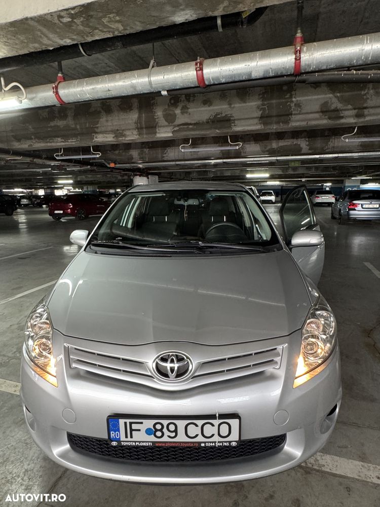 Toyota Auris 1.6 L Valvematic M/M Executive - 12