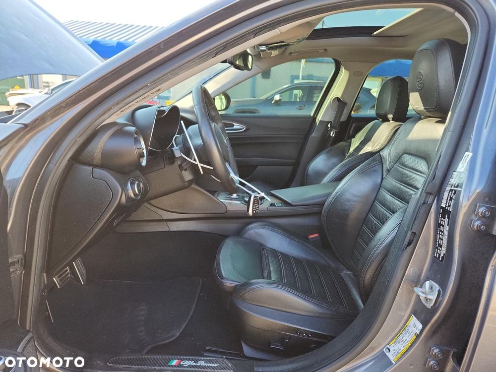 Alfa Romeo Giulia 2.0 Turbo 16V AT8-Q4 Ti - 7