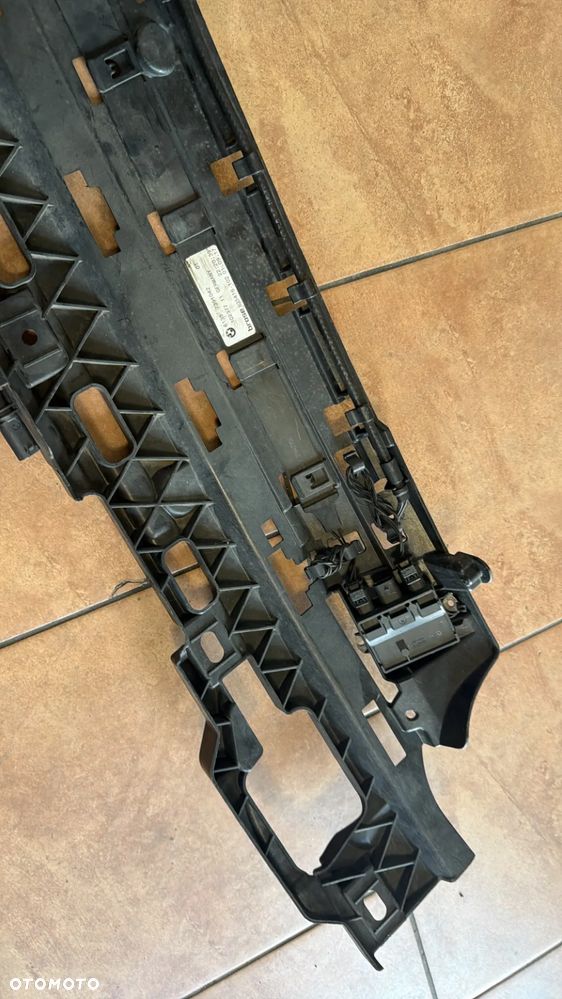 BMW G32 ŚRODKOWY ŚLIZG ZDERZAKA TYŁ 7387325 MP - 6