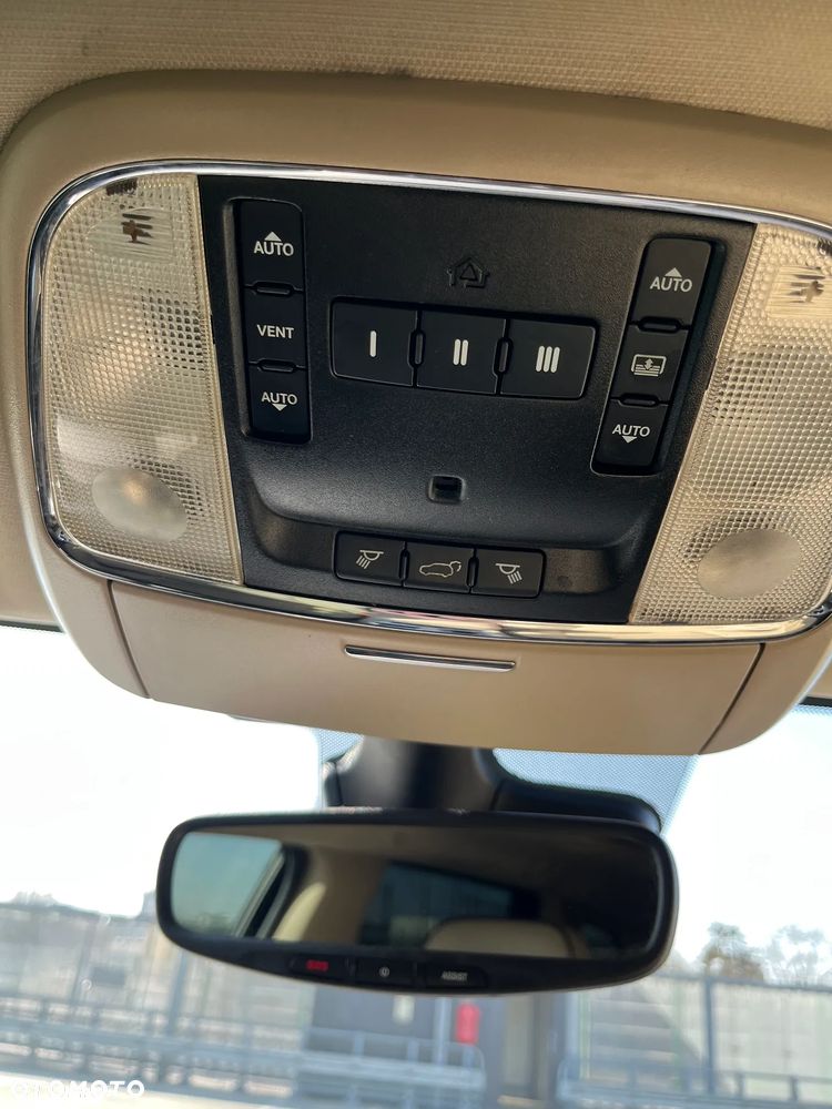 Jeep Grand Cherokee 5.7 V8 HEMI Overland Summit - 23