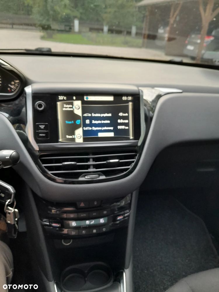 Peugeot 208 - 10