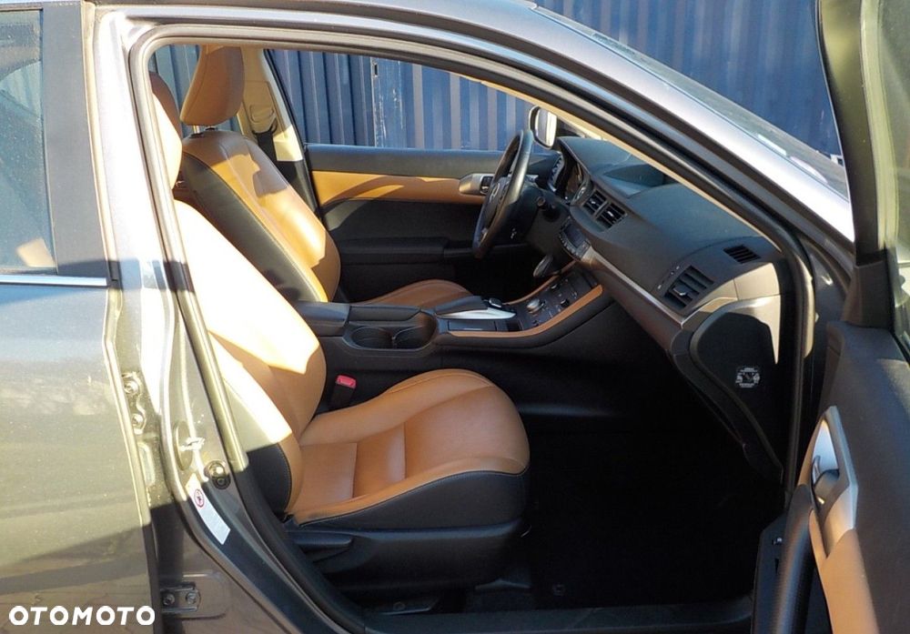 Lexus CT - 18