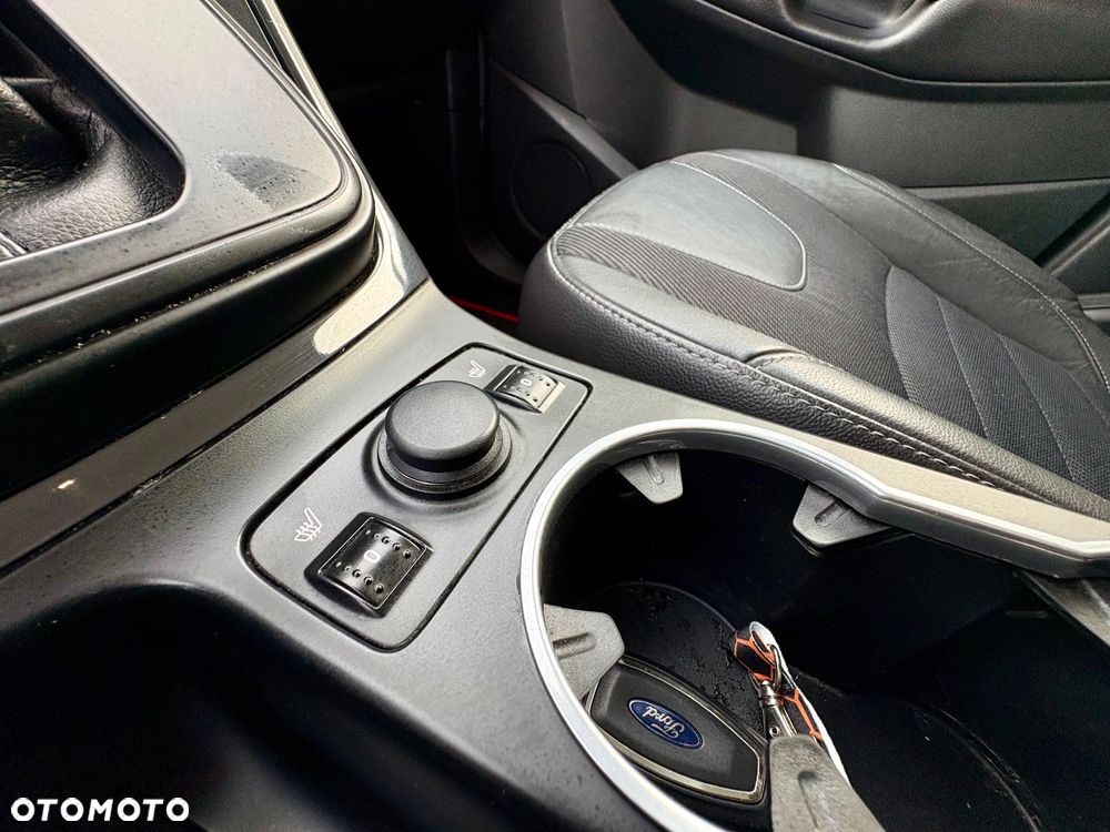 Ford Kuga - 32