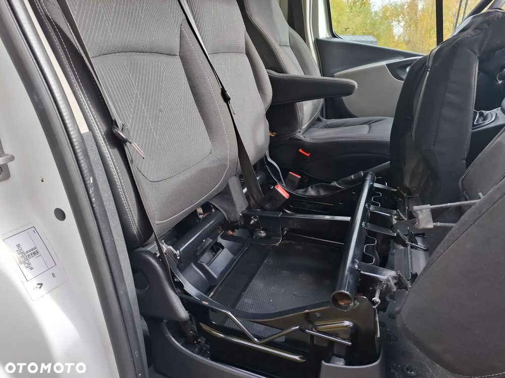 Renault TRAFIC VAT-1*KLIMATYZACJA*PEŁEN BLASZAK ! 3-OSOBOWY BEZ Ad Blue - 17