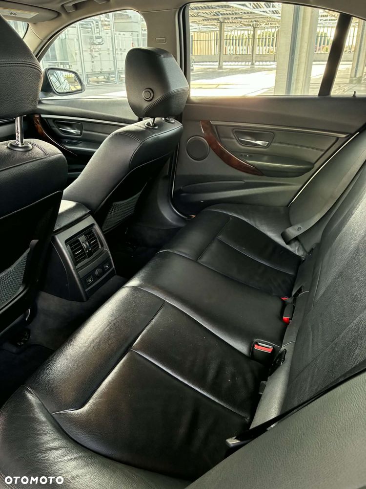 BMW Seria 3 328i xDrive - 8