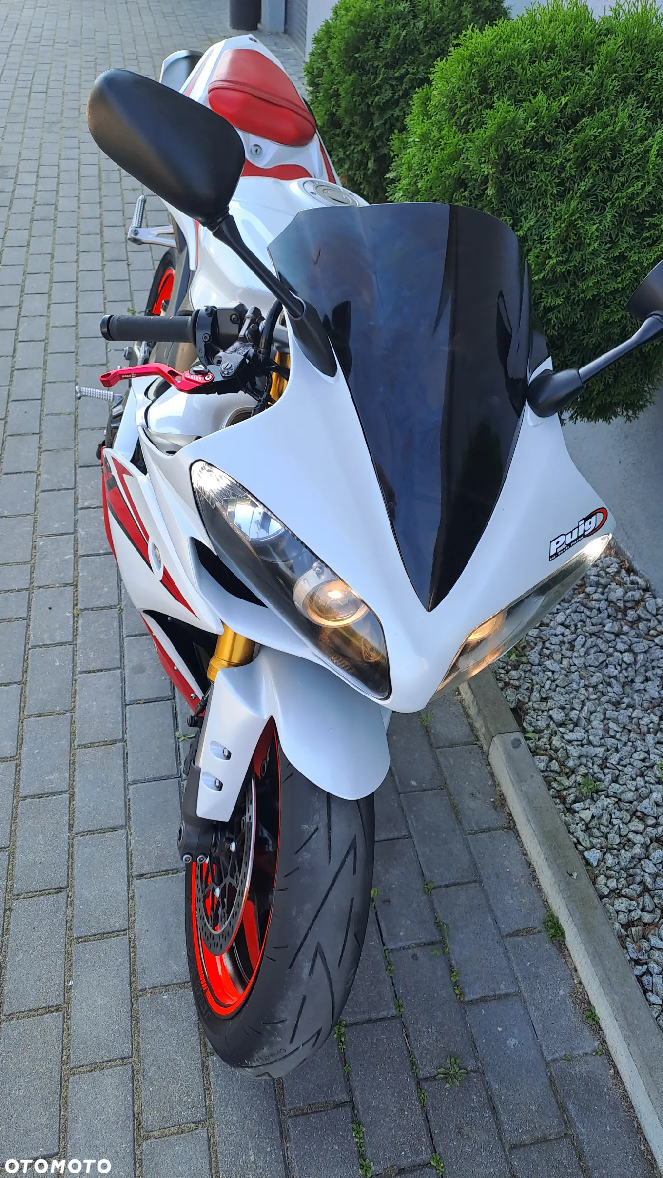 Yamaha R1 - 16