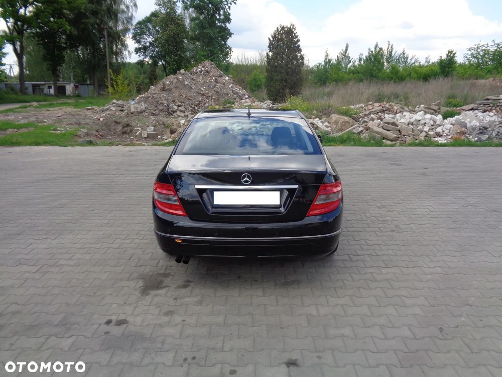 Mercedes-Benz Klasa C 180 BlueEFFICIENCY Avantgarde - 12