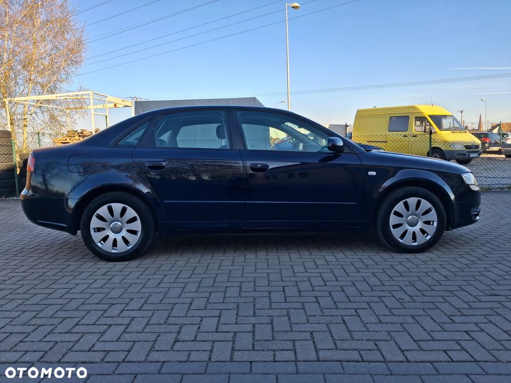 Audi A4 Limousine - 10