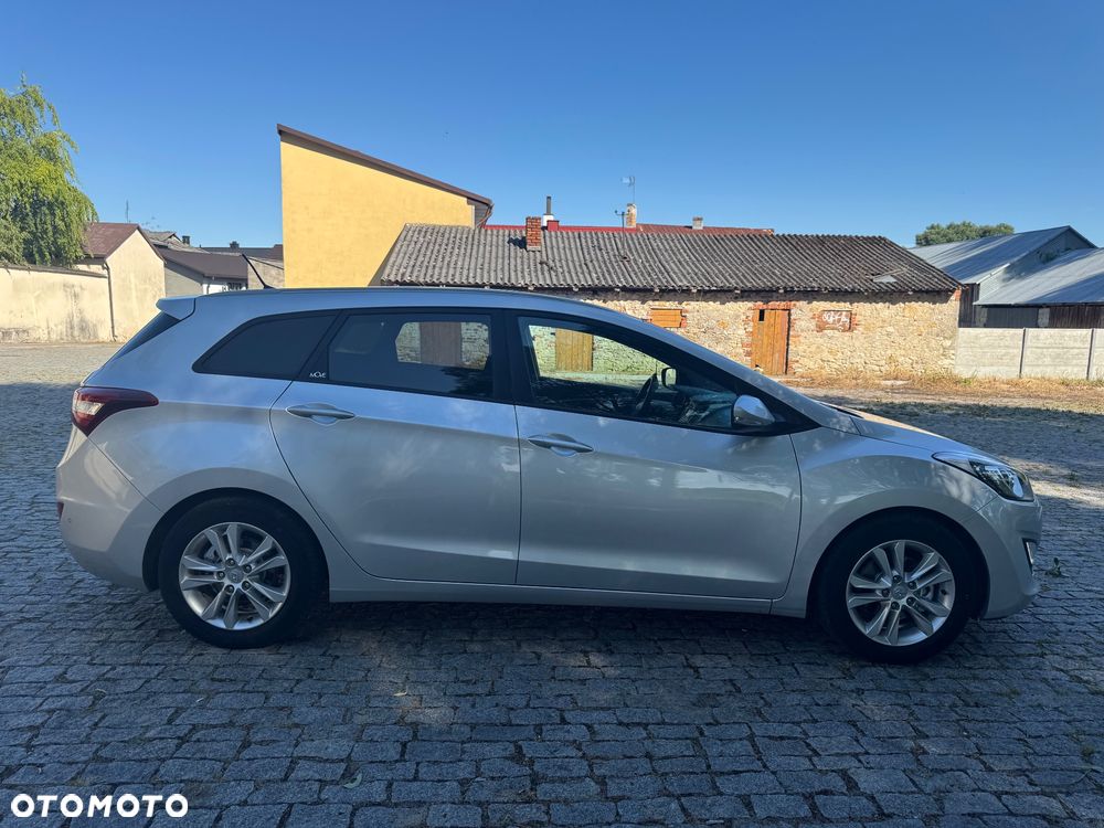 Hyundai i30 blue 1.6 CRDi Classic Navigation - 12