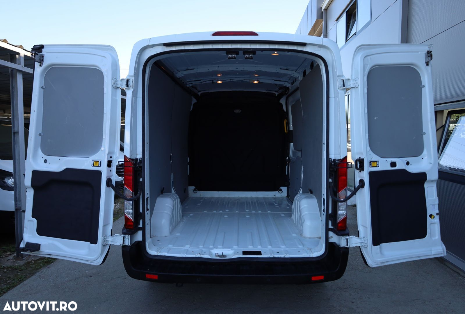 Ford Transit L2H2 2.0D 130CP - 11