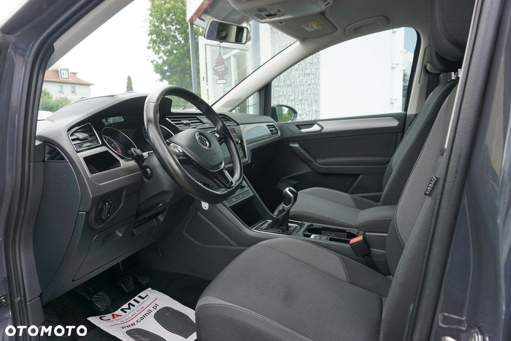 Volkswagen Touran - 11