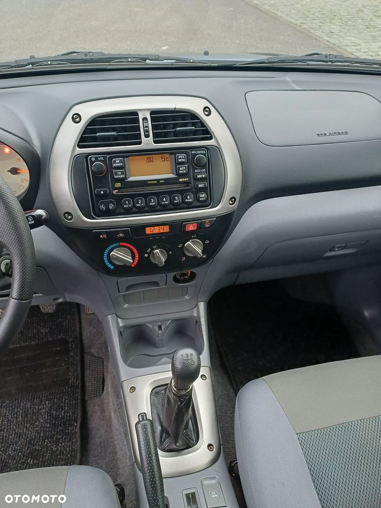 Toyota RAV4 2.0 VVT-i 4x4 - 13