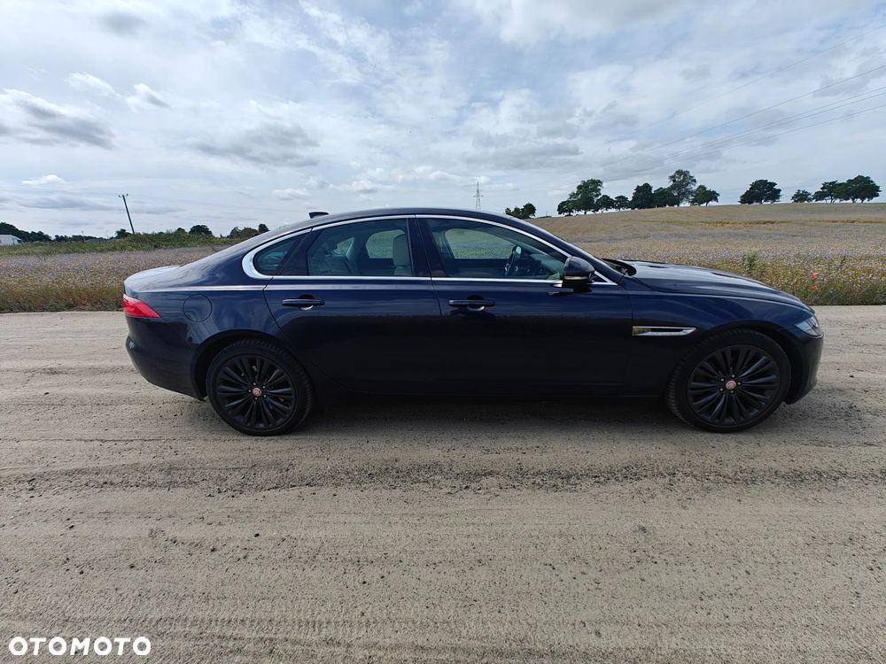 Jaguar XF 25t AWD Prestige - 4