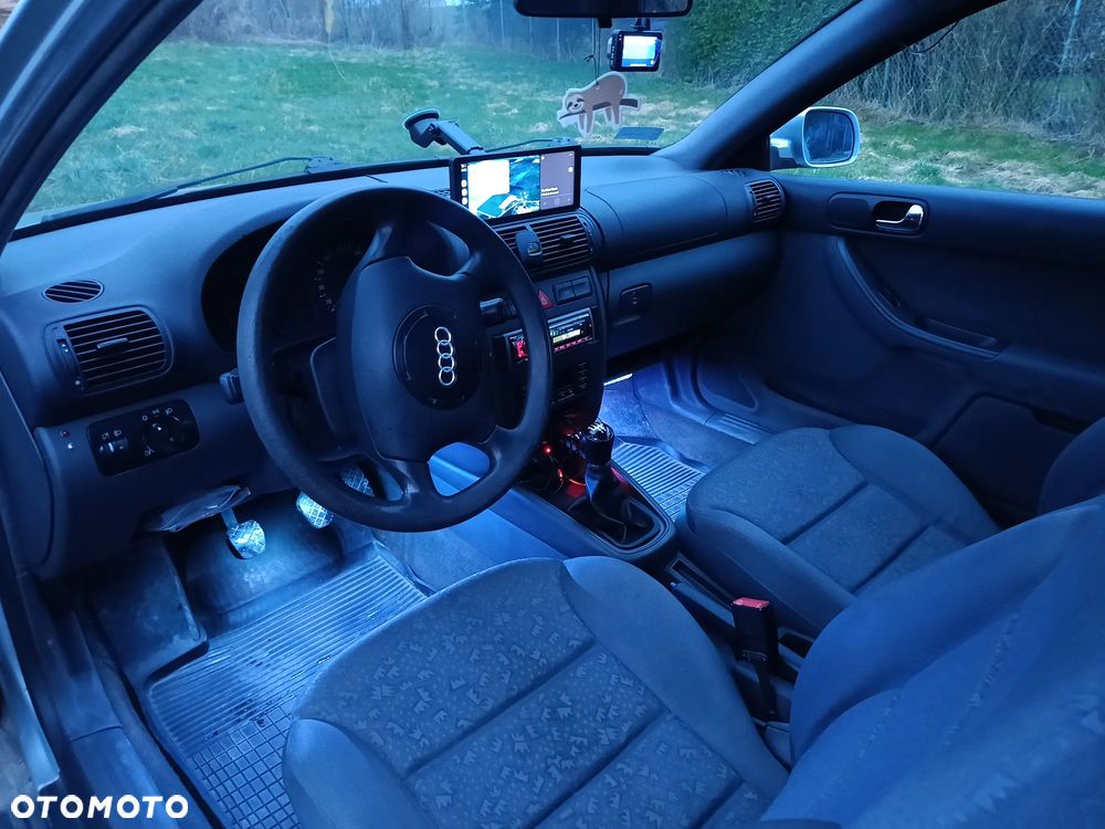 Audi A3 3-drzwiowe 1.6 Attraction - 18