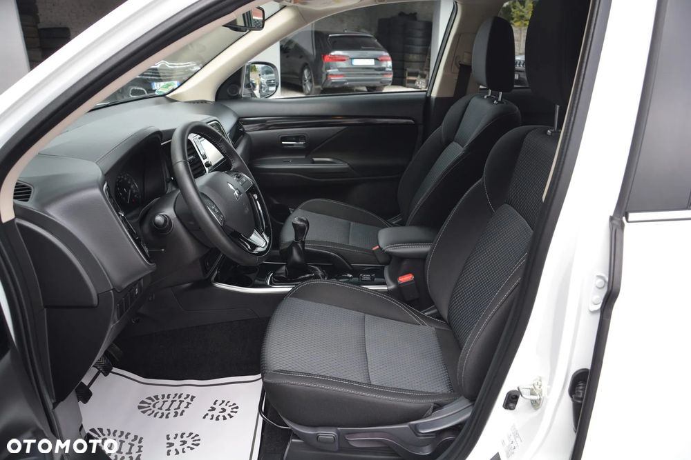 Mitsubishi Outlander - 14