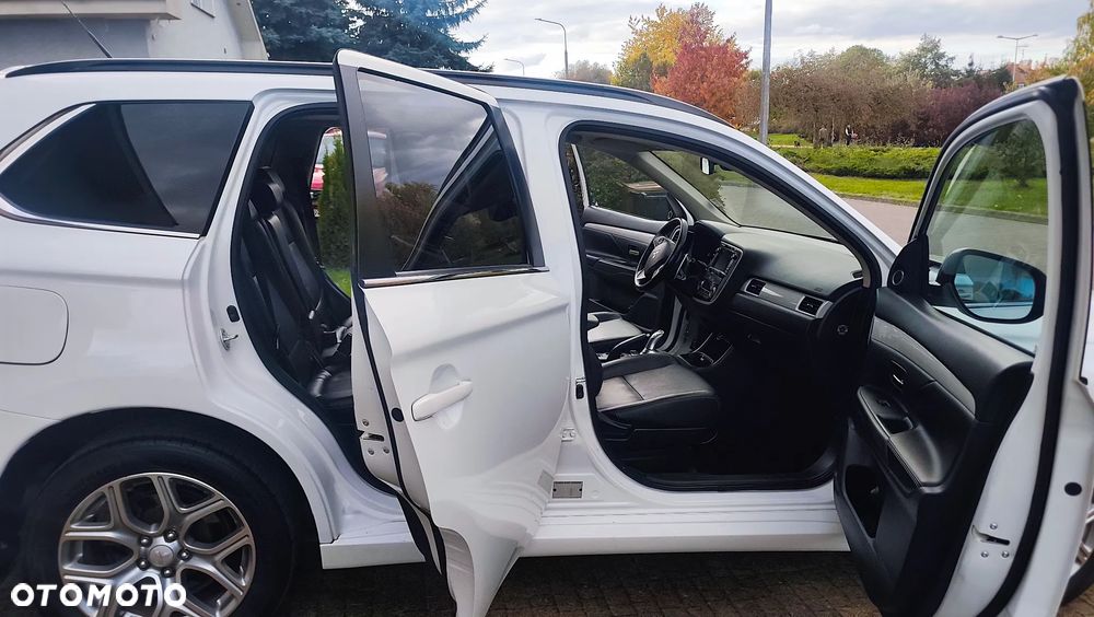 Mitsubishi Outlander 2.0 4WD Top - 19
