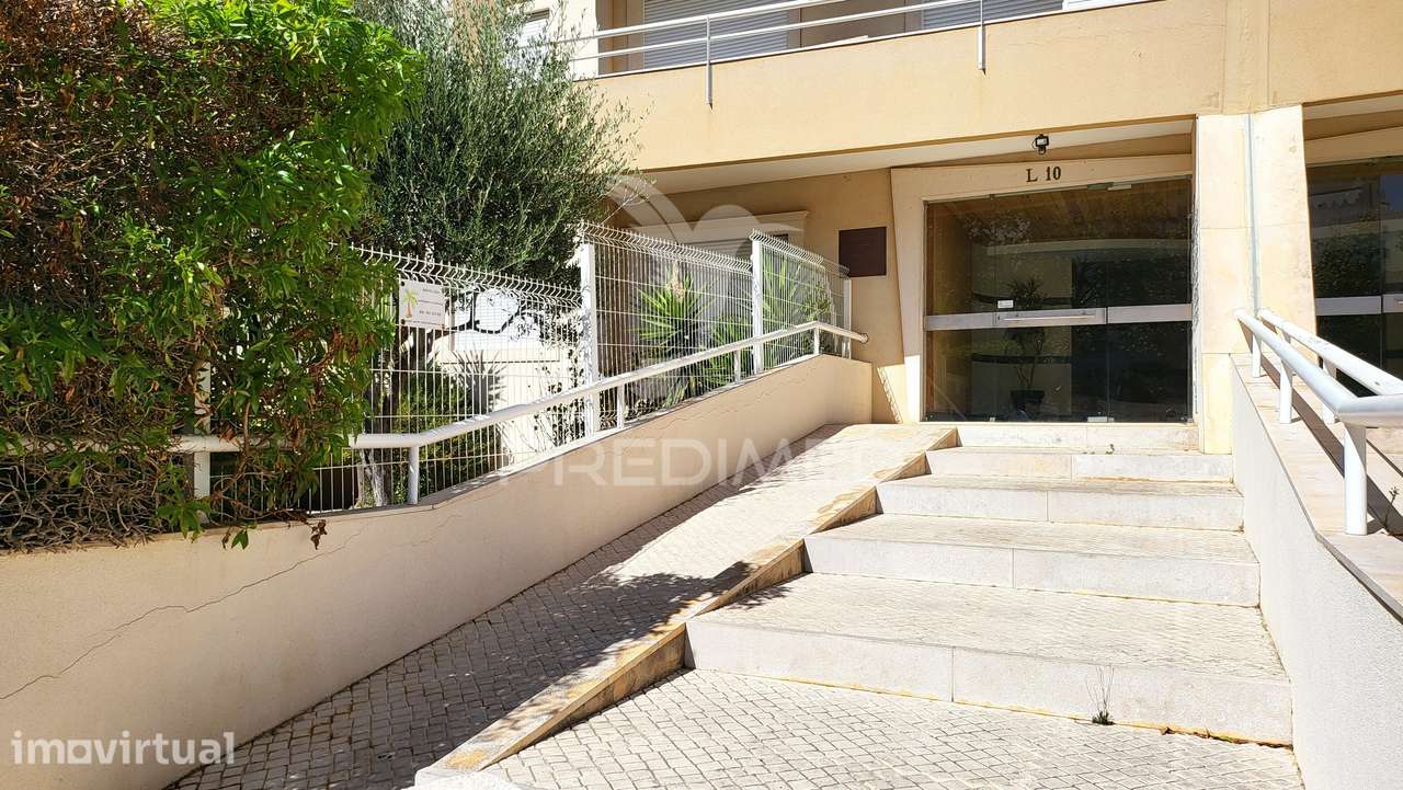 T1 com piscina, arrecadação e garagem(box) na Praia da Rocha - Grande imagem: 3/40