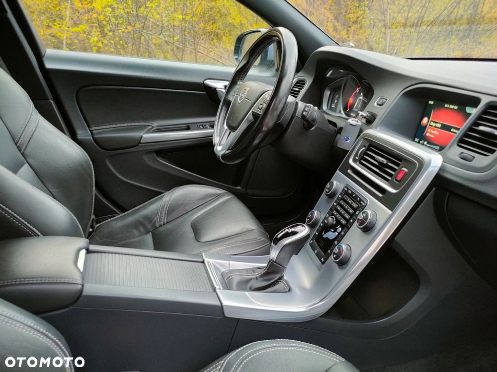 Volvo V60 D4 Geartronic Summum - 27