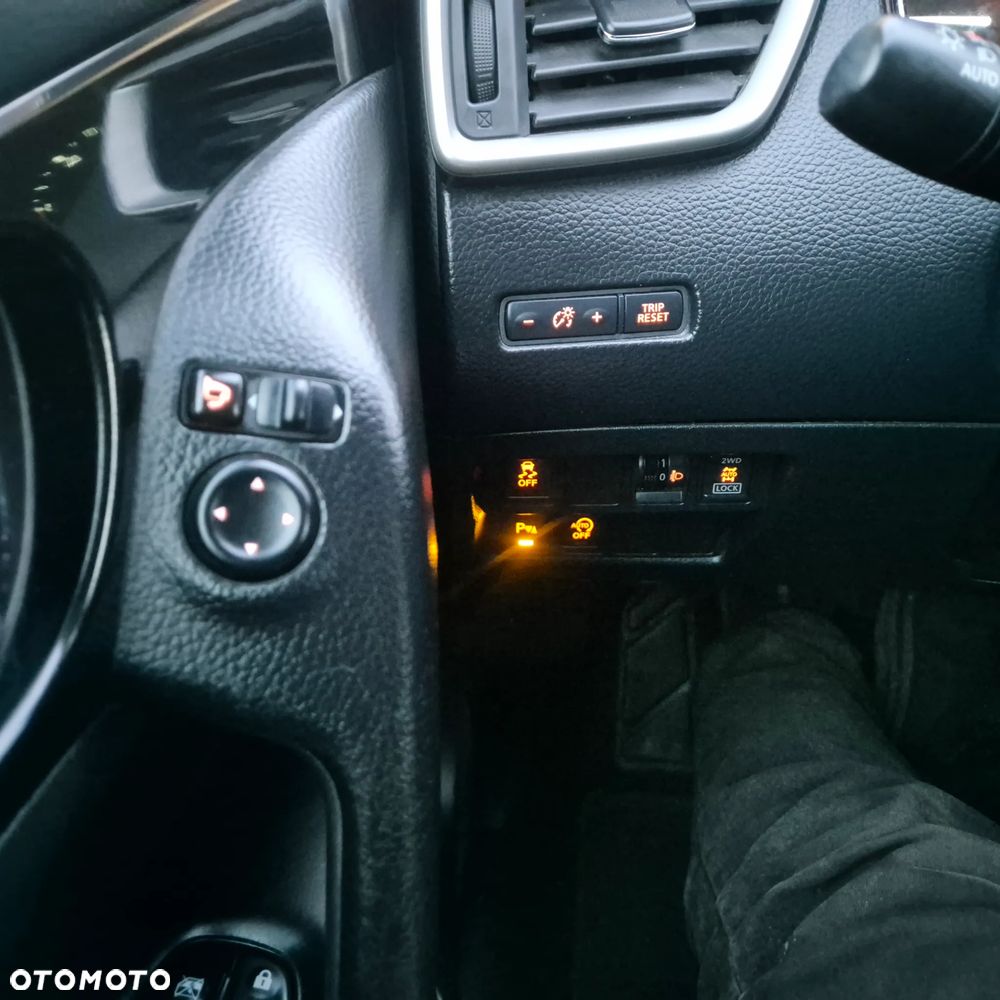 Nissan Qashqai 1.6 dCi 4 x 4 DPF Start/Stop tekna - 17