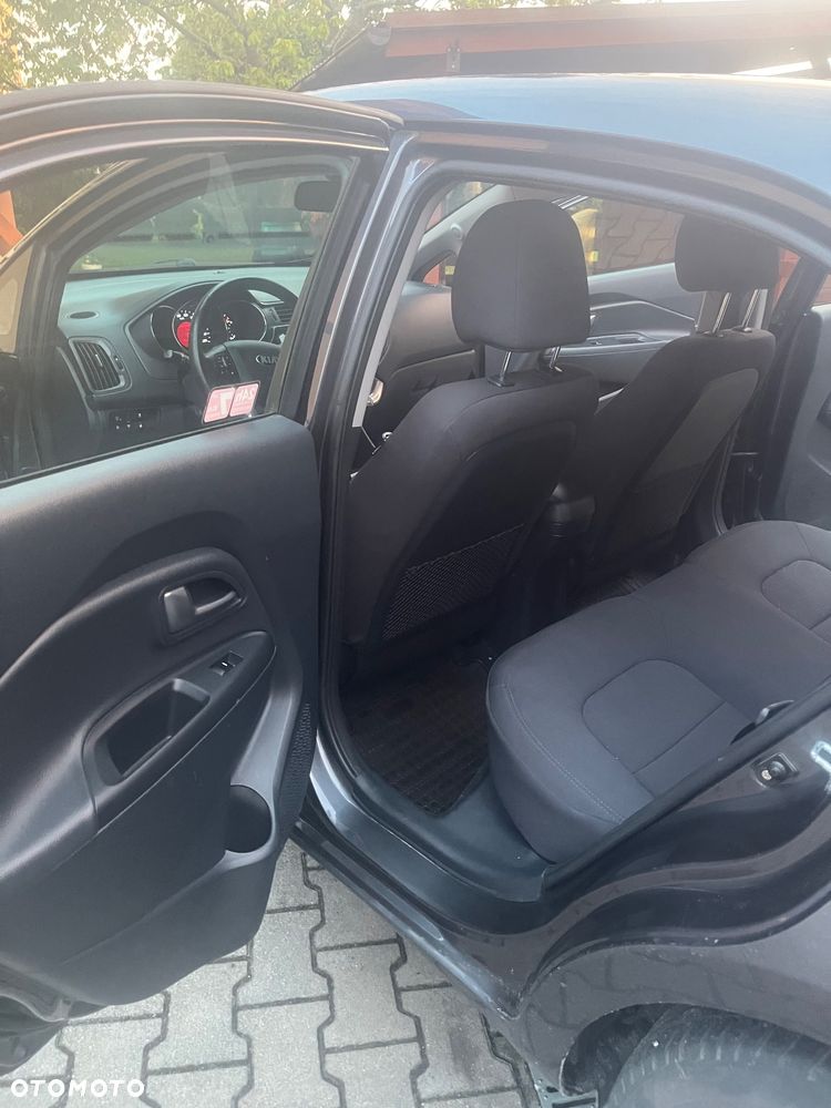 Kia Rio 1.4 L - 9