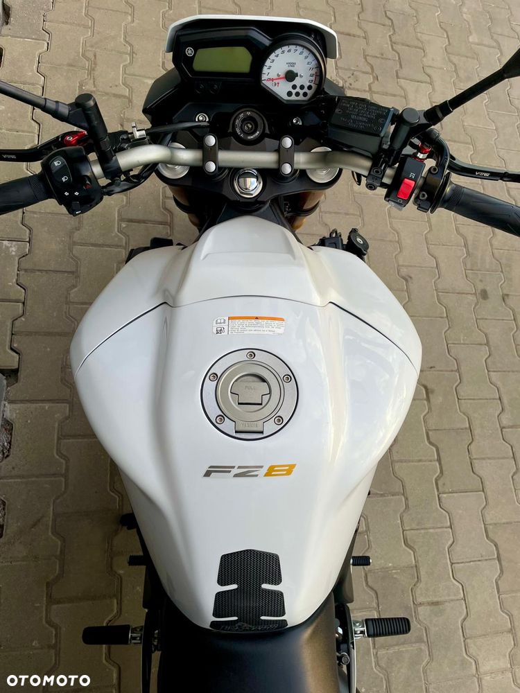Yamaha FZ8 - 18