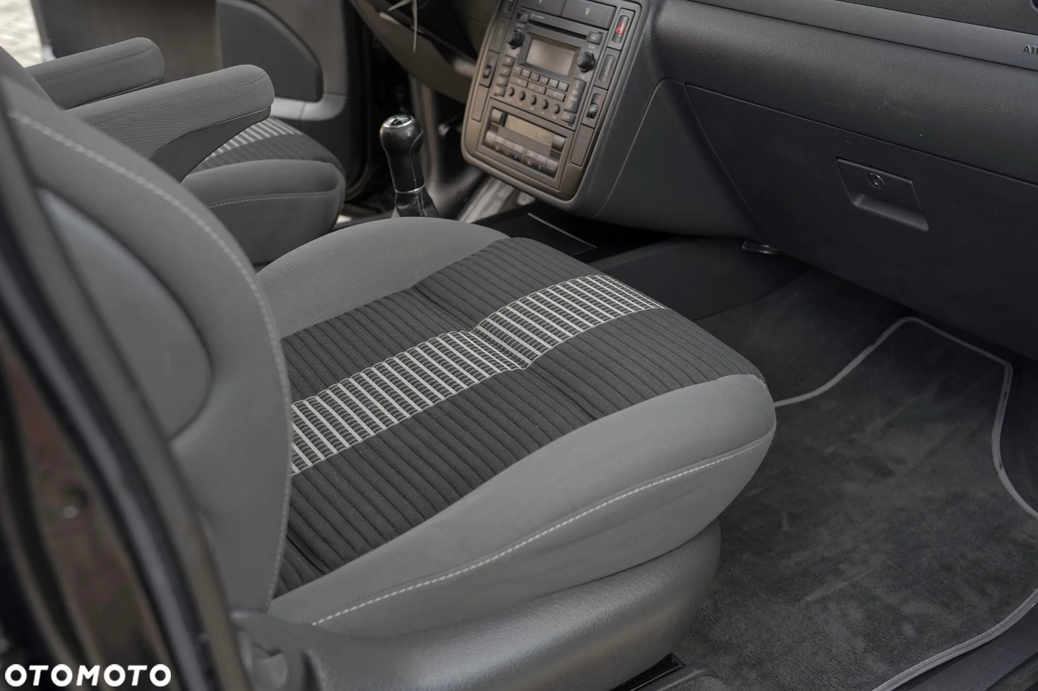Volkswagen Sharan 1.8 5V Turbo Sportline - 23