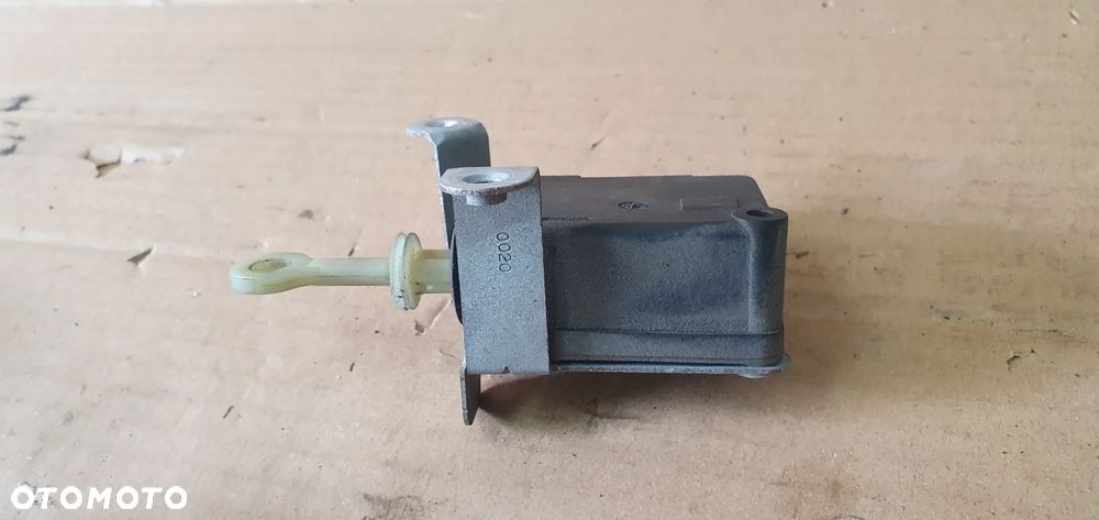 Silniczek siłownik zamka klapy bagażnika Toyota Aygo - 3