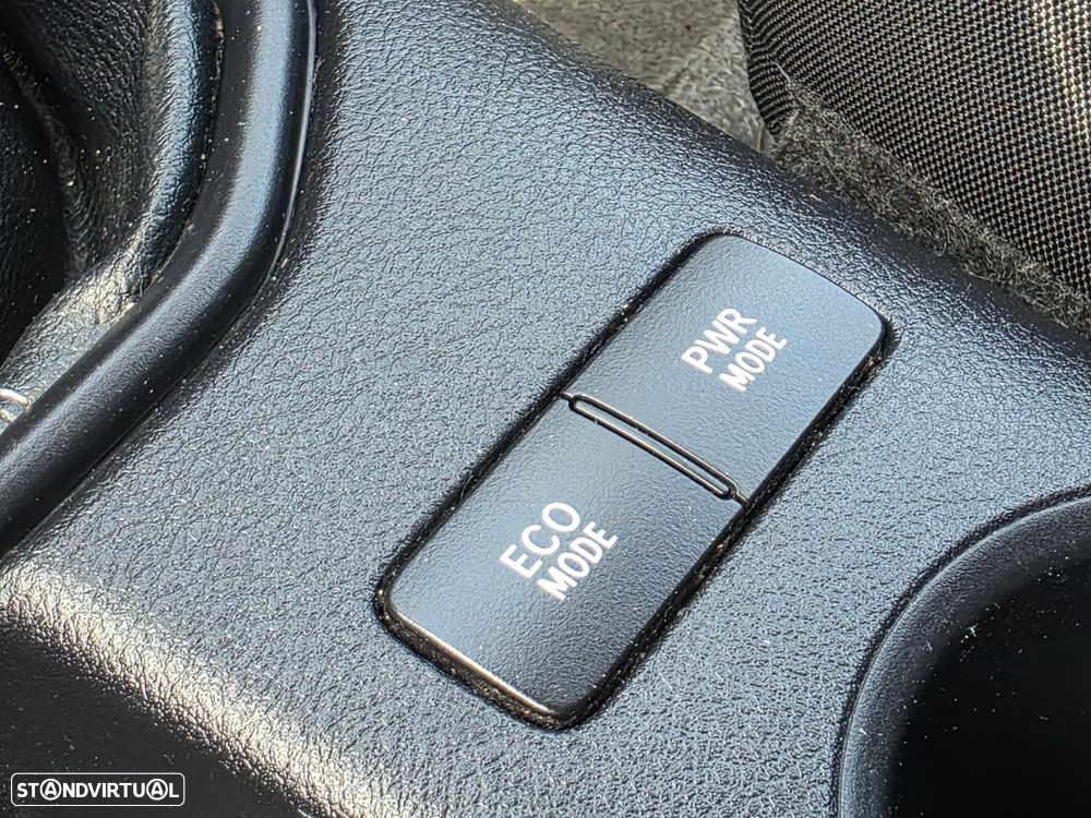 Toyota Hilux 2.4 D-4D 2WD CD CM 3L - 15