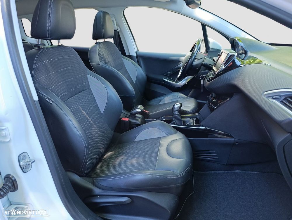 Peugeot 2008 1.2 PureTech Allure - 14