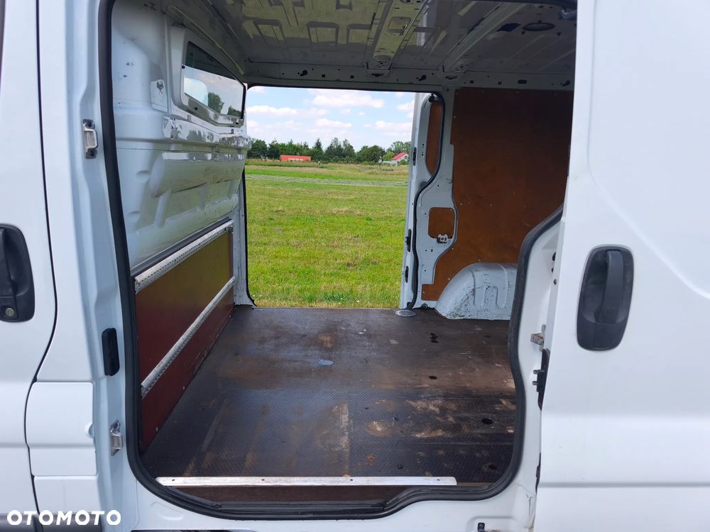 Renault Trafic - 10