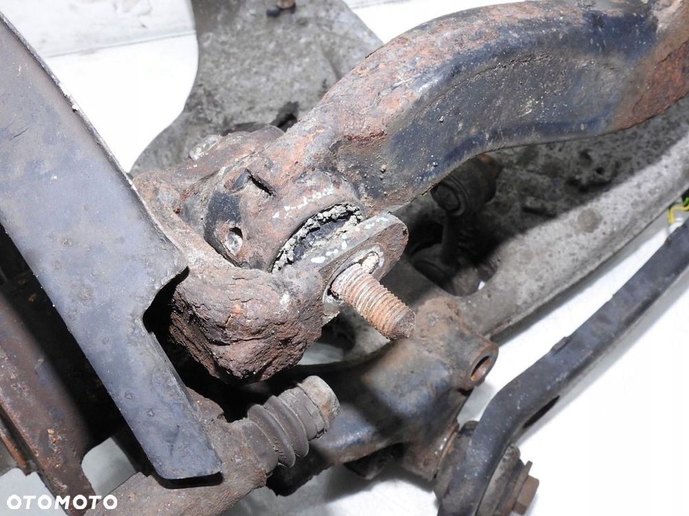 PIASTA ZWROTNICA LEWY TYŁ AUDI A4 B7 - 3