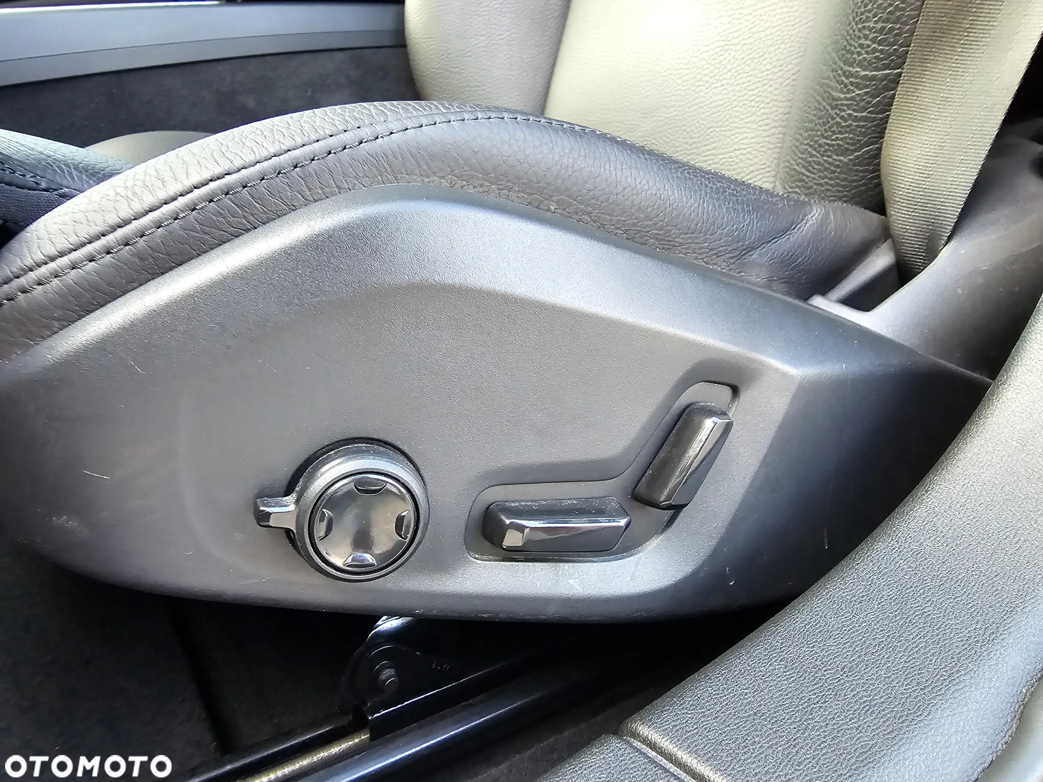 Volvo V60 B3 B Geartronic Momentum Pro - 28