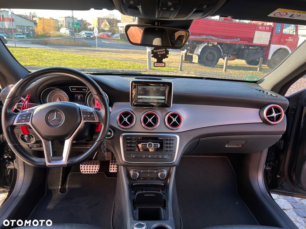 Mercedes-Benz CLA 200 7G-DCT AMG Line - 15