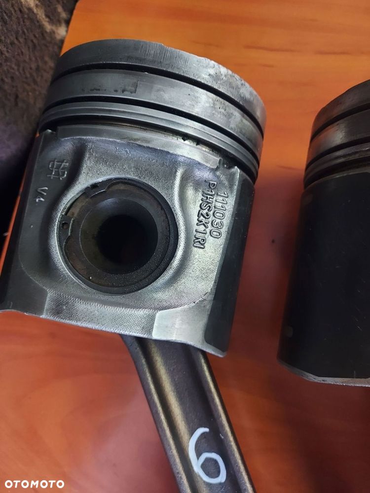 TŁOK  KORBOWÓD SILNIKA 84 CTA-4V MASSEY FERGUSON 8680 2011R - 8