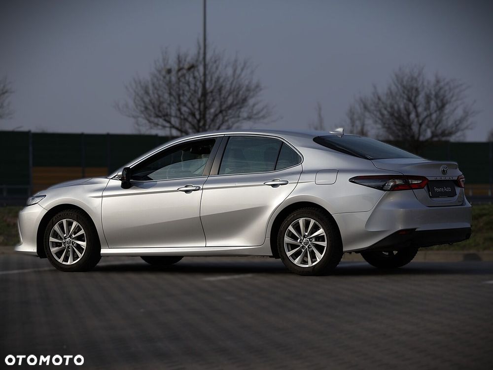 Toyota Camry 2.5 Hybrid Comfort CVT - 22