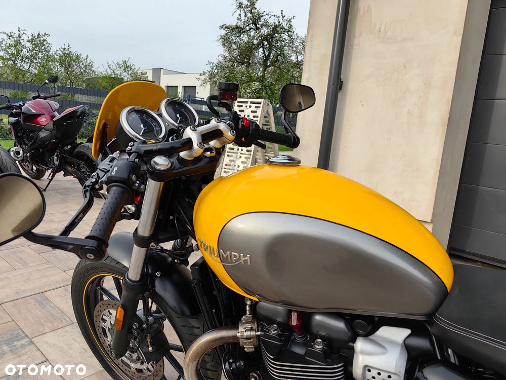 Triumph Bonneville - 19