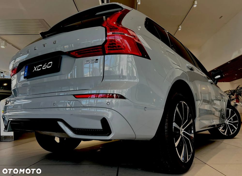 Volvo XC 60 B5 B AWD Plus Dark - 12