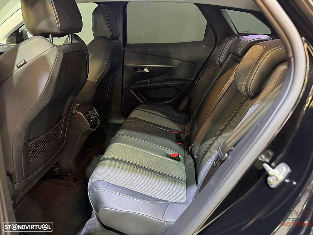 Peugeot 3008 1.5 BlueHDi Allure Pack EAT8 - 17
