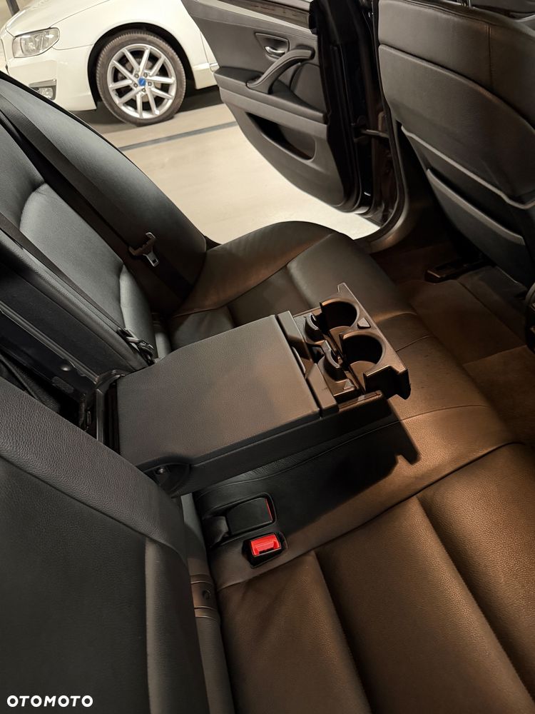 BMW Seria 5 535i xDrive - 24
