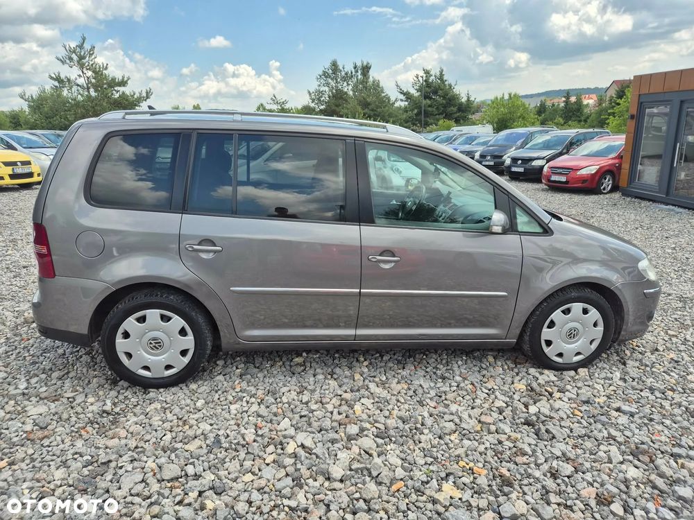 Volkswagen Touran 2.0 TDI DPF Highline DSG - 11