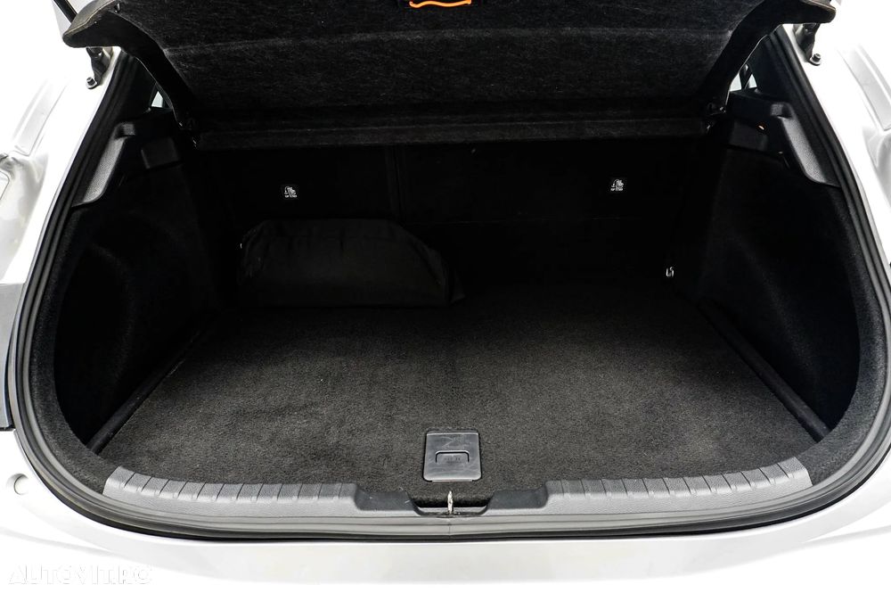 Toyota Corolla 1.8 HSD Dynamic - 28