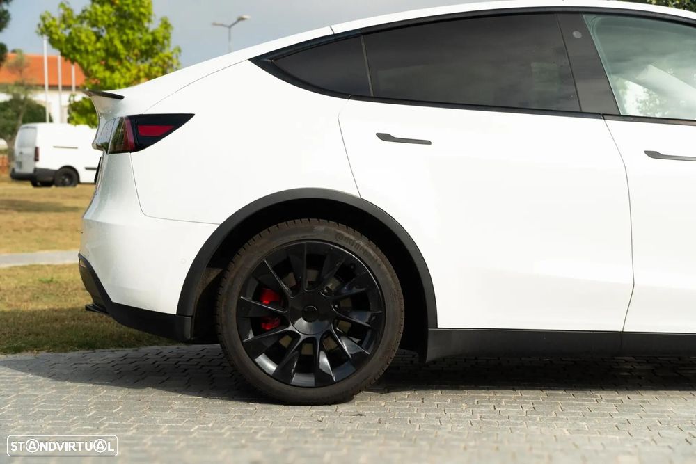 Tesla Model Y Long Range Dual Motor AWD - 32