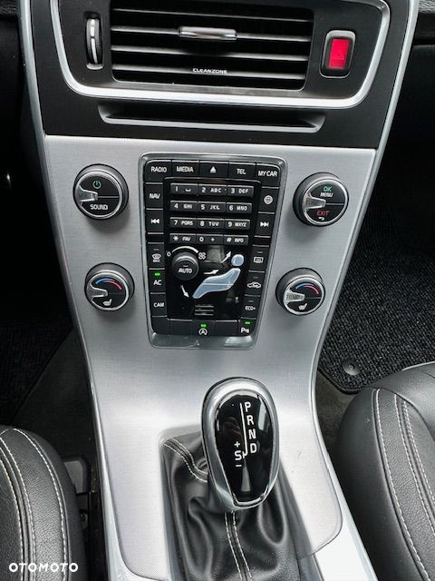 Volvo V60 D4 Geartronic Summum - 22
