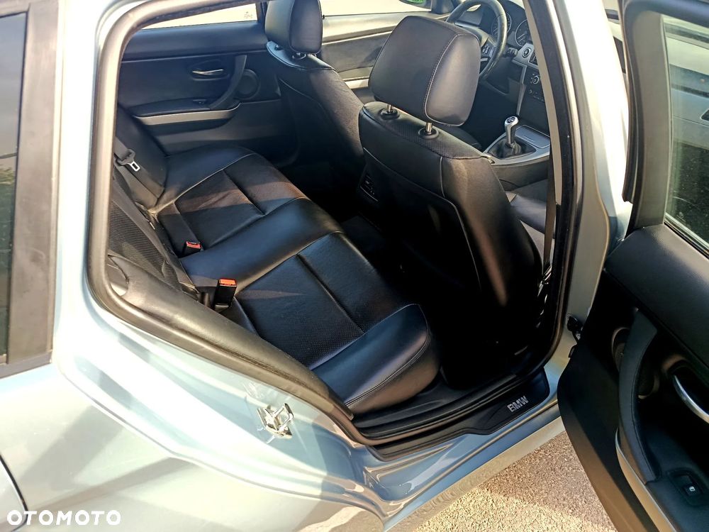 BMW Seria 3 318d - 32