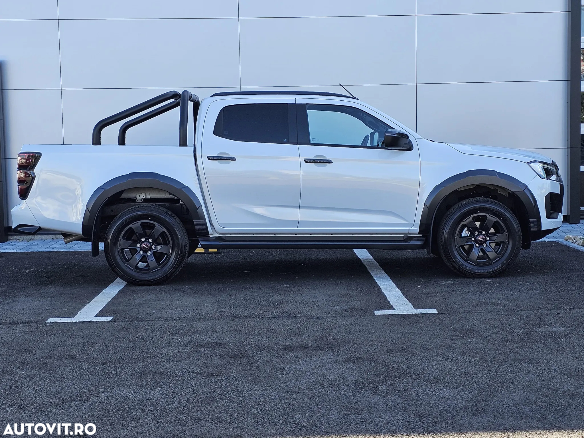 Isuzu D-Max 1.9 DSL 4x4 Double Cab 6AT Executive - 6