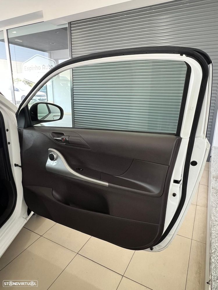 Toyota iQ 1.0 VVT-i 2 MultiDrive - 14