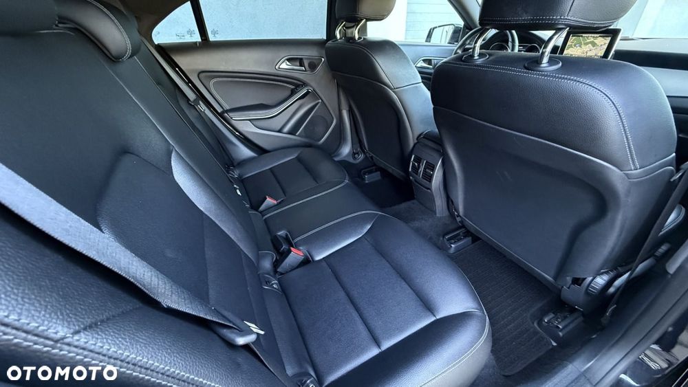 Mercedes-Benz CLA 200 7G-DCT Urban - 33