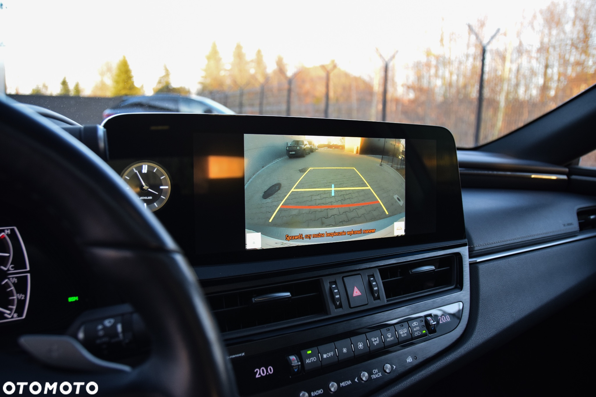 Lexus ES 300h Business Edition - 12