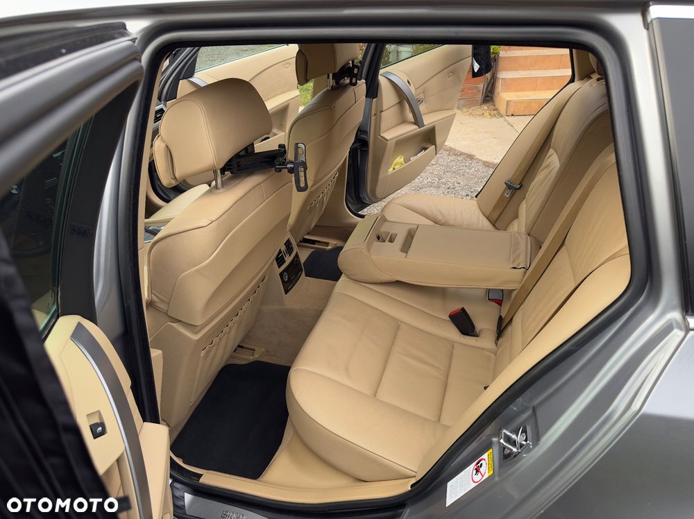 BMW Seria 5 530i Touring - 10
