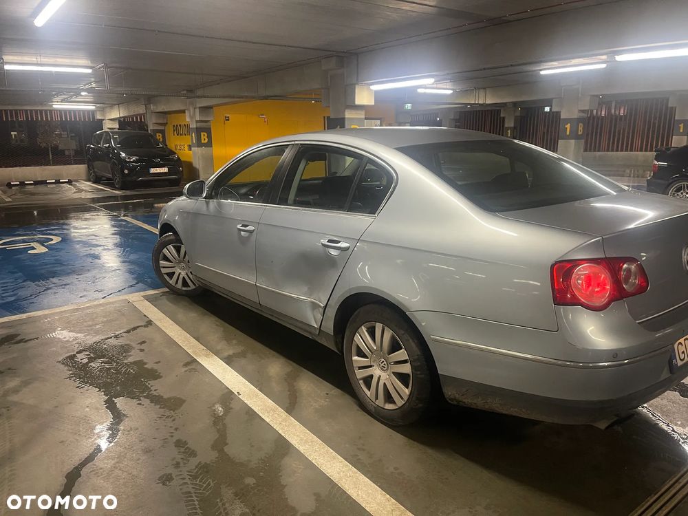 Volkswagen Passat 2.0 FSI Comfortline - 4